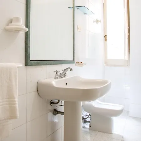 ゲストハウス Honore De Balzac 3*